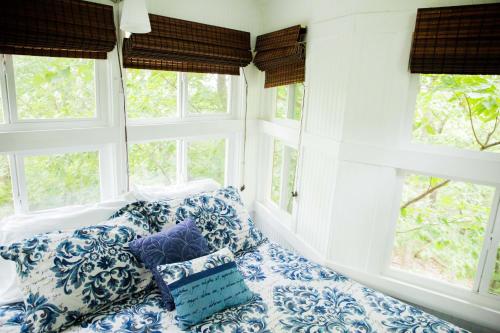 The Cottage Treehouses - image 4