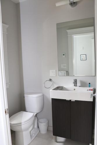 A Stylish Stay w/ a Queen Bed, Heated Floors.. #18 in Brookline, USA