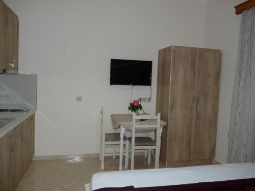 Studio Apartment with Sea View image 10