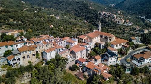 Lovely renovated apartment near Dolcedo