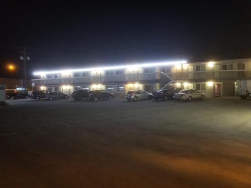 Canadas Best Value Desert Inn & Suites Cache Creek - Tap to explore photos