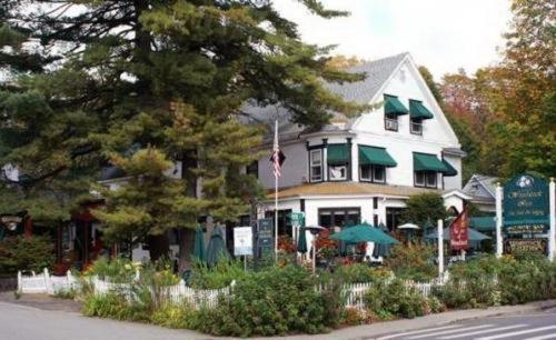 Woodstock Inn, Station and Brewery