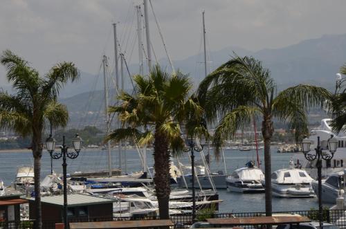 Camera doppia, deluxe, vista parziale sul mare