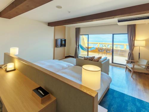 Hollywood Twin Room with Ocean View 