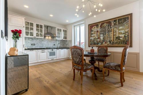 Queen Apartment - image 4