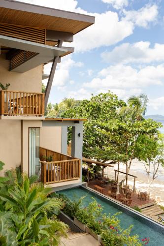 Maremegmeg Beach Club 3