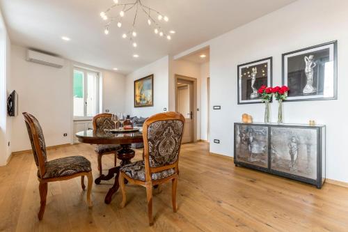 Queen Apartment - image 7