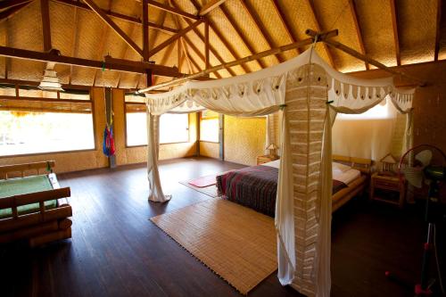 3 twin beds