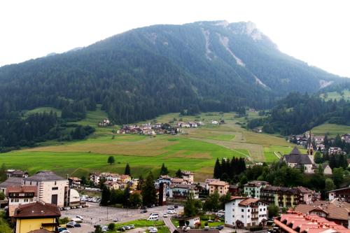 One-Bedroom Apartment with Mountain View - Separate Building