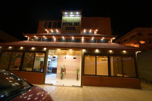 Petra Sky Hotel - image 5