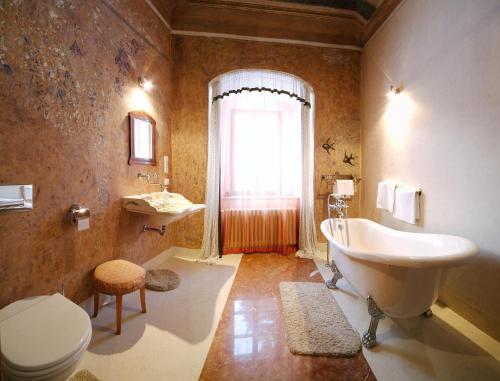 Chateau GrandCastle Room Type - Deluxe Double Room