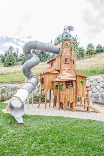 สนามเด็กเล่น, Familienhotel Christoph in เอลล์เมา