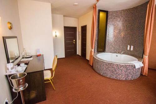 Barcelona Spa-Hotel Barcelona Hotel is conveniently located in the popular Ulyanovsk area. The hotel offers a wide range of amenities and perks to ensure you have a great time. Free Wi-Fi in all rooms, 24-hour front desk