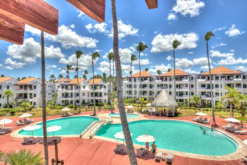 Scenic Oceanfront Apartment with a walking distance to the beach