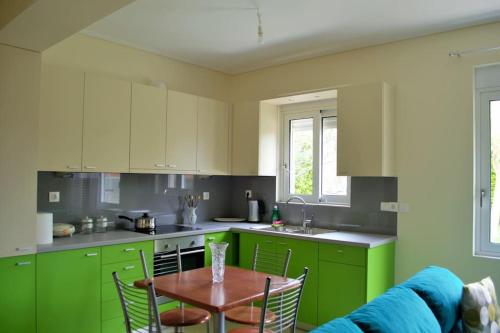  Spacious apartment near airport and sea. in Artemida