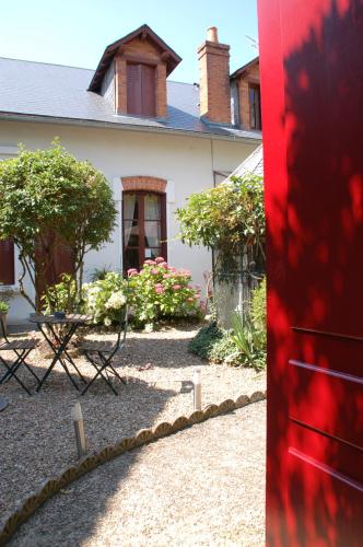 Vista exterior, Logis Hotel La Tourelle du Beffroi in Bourbon-Lancy