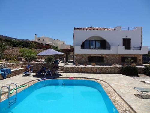  Villa In a Unique Location With Pool, Beautiful Gardens And Sea Views. in Plaka