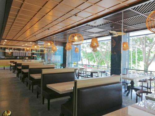 Restaurant, Pakons Prime Hotel in Tangerang City Center