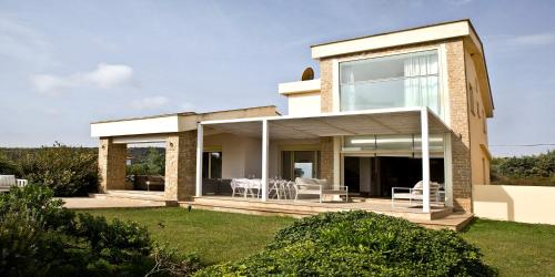  Cornetto Beachfront Villa, Salonikiou in 63078 Akti Salonikiou