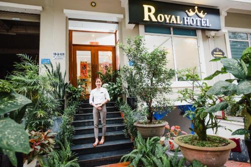 Entrance, Hotel Royal in Van Lung