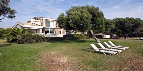  Cornetto Beachfront Villa, Salonikiou in Akti Salonikiou