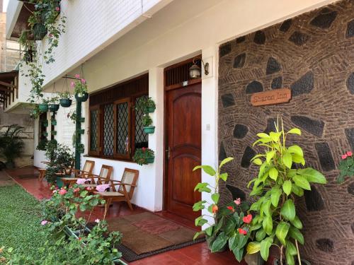 エントランス, シャロン イン (Sharon Inn) in キャンディ