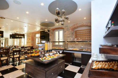 Comida y bebida, Jupiter Luxury Hotel in Split