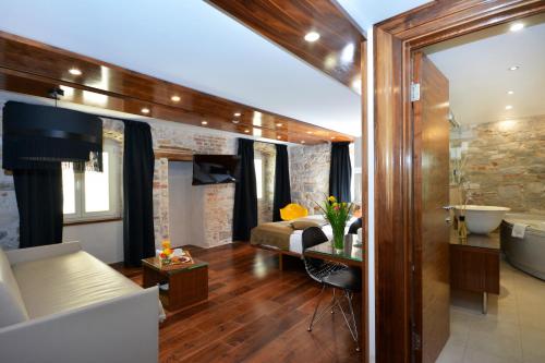 Jupiter Luxury Hotel