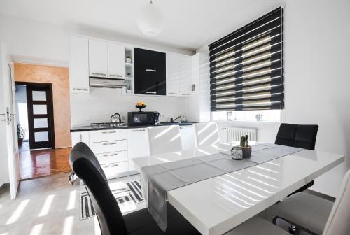 Kitchen, White Spacious Apartment near Sibiu International Airport