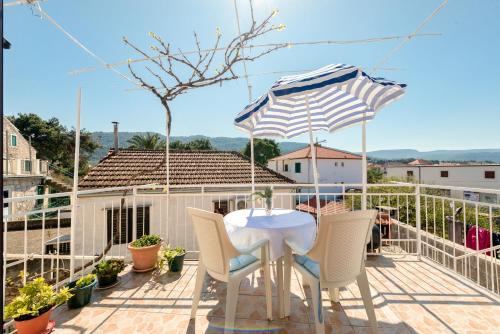  Apartment Anic in Stari Grad