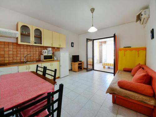  Apartment Renata.2, Ferienwohnung in Vantačići