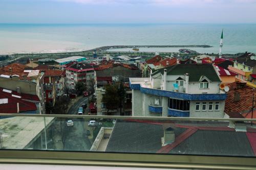 White Golden Suite Hotel - image 11