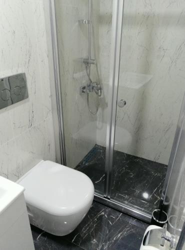 White Golden Suite Hotel - image 13