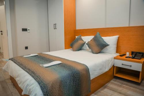 White Golden Suite Hotel - image 2