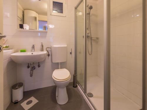 One-Bedroom Apartment image 4