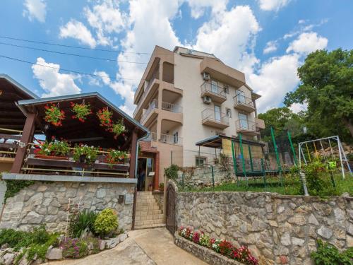  Apartments San, Pension in Dramalj