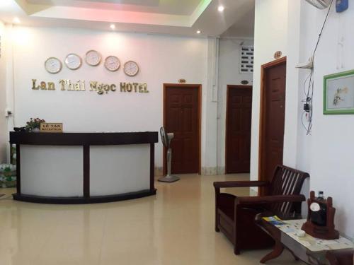 Lan Thai Ngoc Hotel Set in a prime location of Cao Lanh (Dong Thap), Lan Thai Ngoc Hotel puts everything the city has to offer just outside your doorstep. The property features a wide range of facilities to make your sta