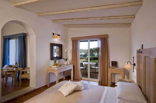 COLONNA GRAND HOTEL CAPO TESTA, a Colonna Luxury Beach Hotel, Santa Teresa Sardegna