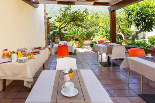 Bed&Breakfast Acasamia – San Vito Lo Capo, CA