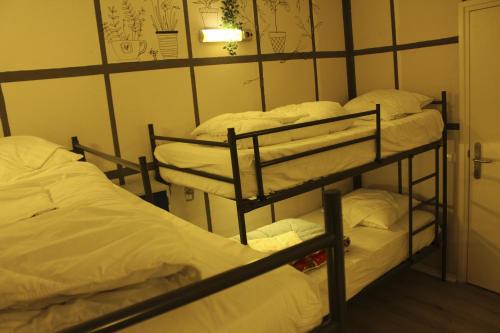 1 bunk bed