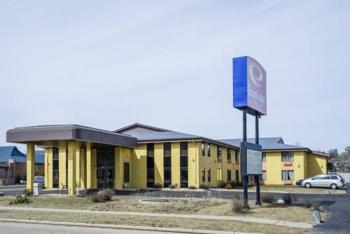 Econo Lodge Inn & Suites