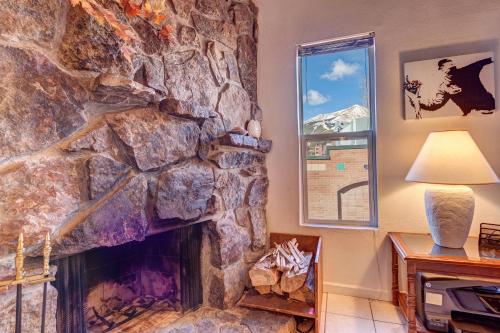 Alpine 203 Condo close to lift