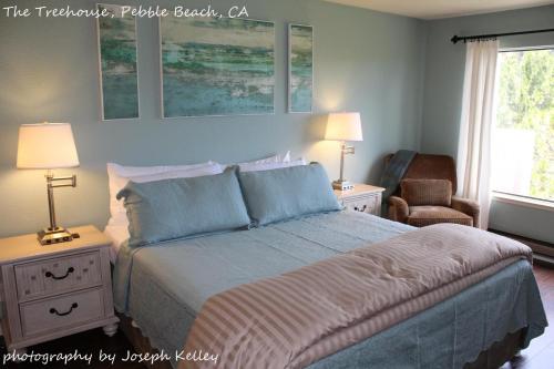Pebble Beach Tree House Views of the Ocean Vaulted Ceilings Close to Everything - image 3