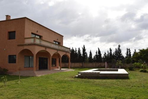 Villa Moderne dans la Ferme "Belkheir" avec Piscine, Chevaux et Aire de Jeux pour Enfants