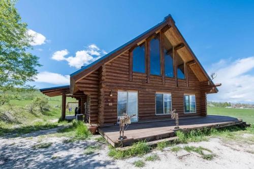 The Two Moose Inn - Luxury Log Cabin for Families! - image 6