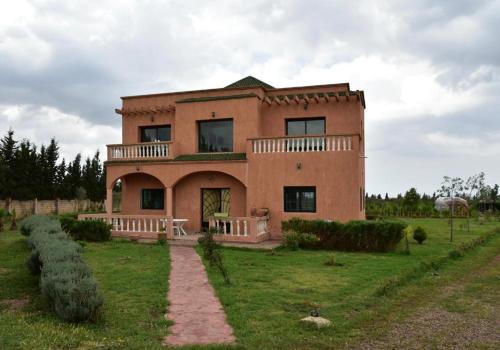 Villa Moderne dans la Ferme "Belkheir" avec Piscine, Chevaux et Aire de Jeux pour Enfants