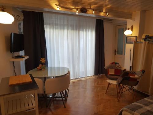  L&M studio apartman, Pension in Pula