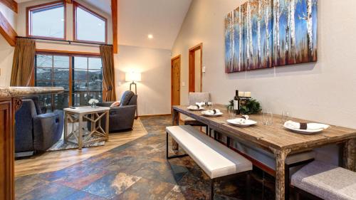 Main Street Lookout Townhouse - image 12