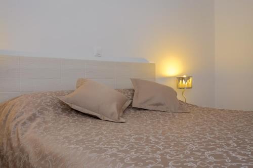 One-Bedroom Apartment with Pool View image 9