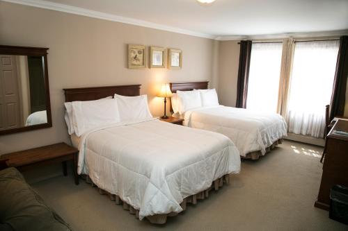 The Sonata Inn Ideally located in the prime touristic area of Charlottetown, The Sonata Inn promises a relaxing and wonderful visit. The hotel offers a high standard of service and amenities to suit the individual n